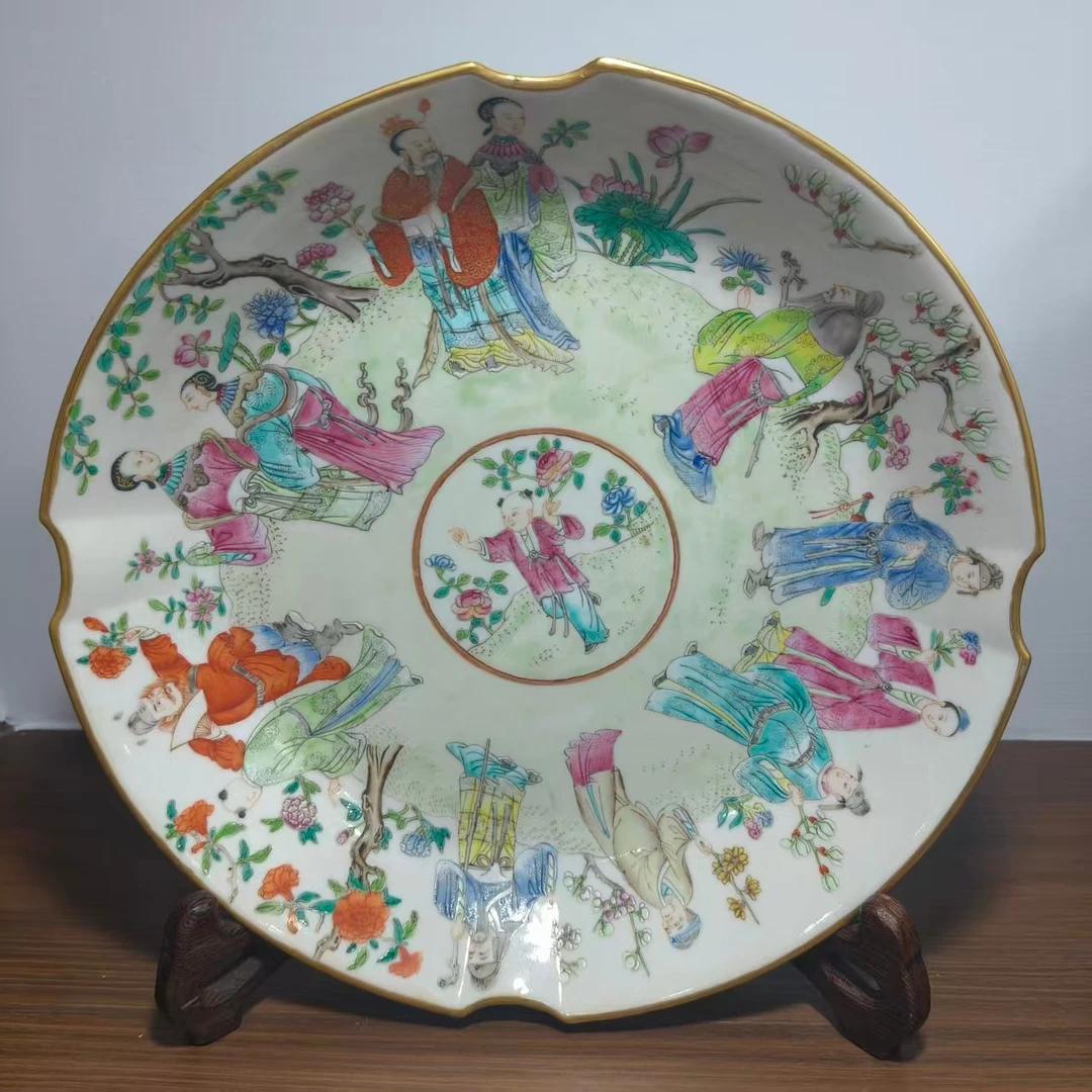 374清 嘉庆 松石绿地粉彩十二花神花口盘