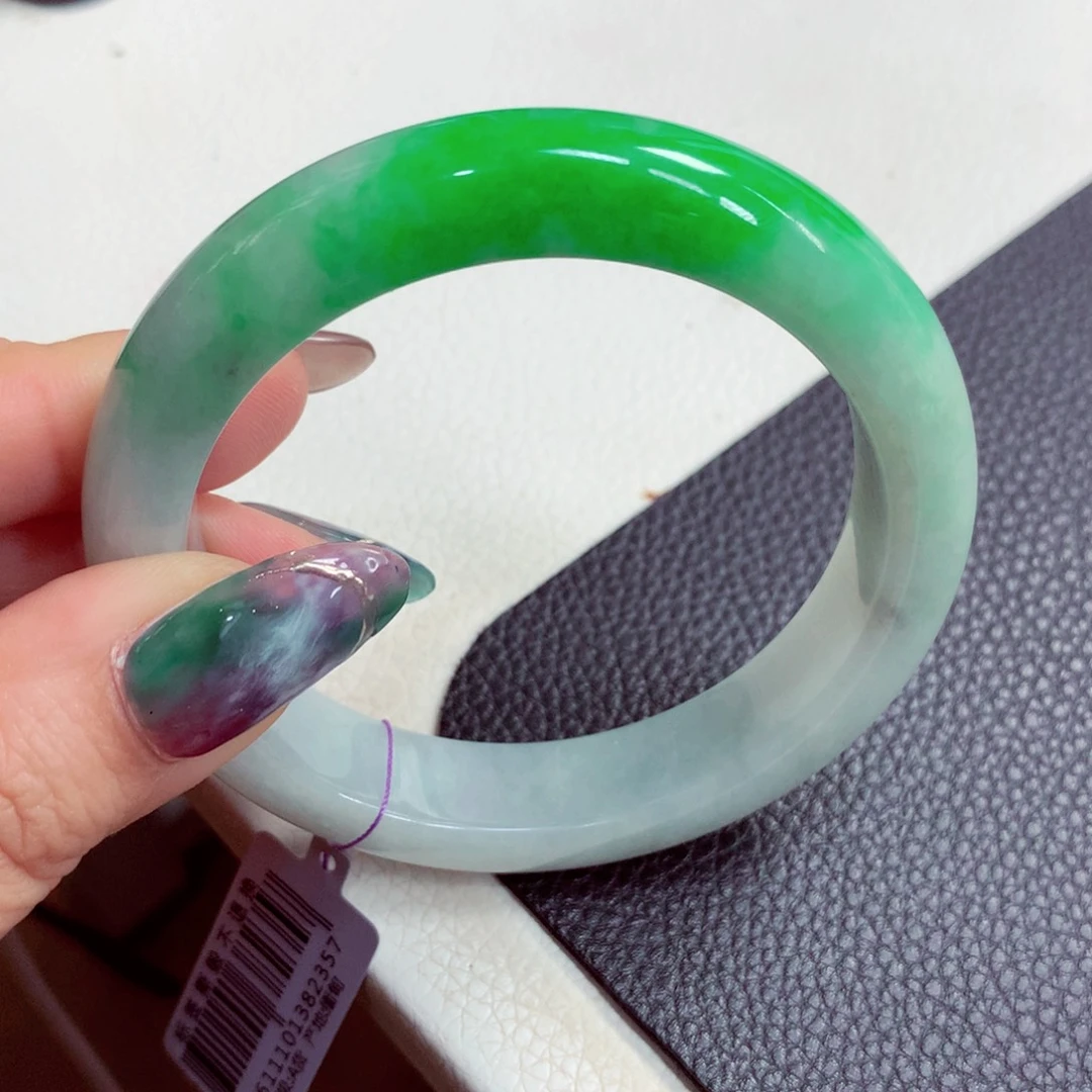 翡翠手镯未镶嵌缅甸