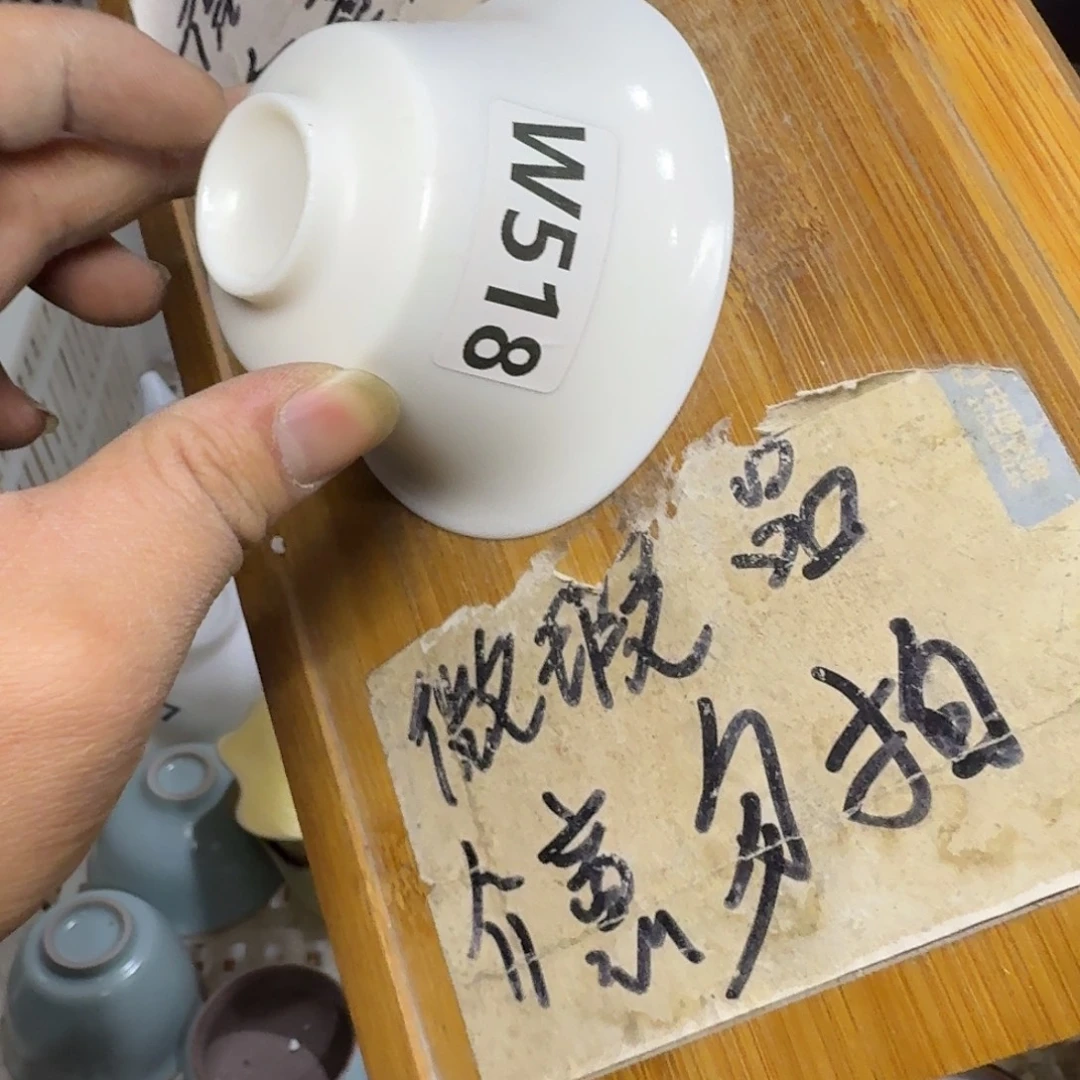 微瑕疵介意勿拍陶瓷器皿A019