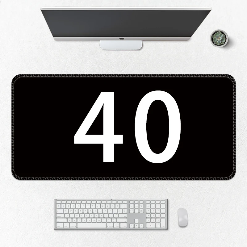 老何专属【40号】动漫鼠标垫超大号办公电脑桌垫游戏电竞加厚锁边