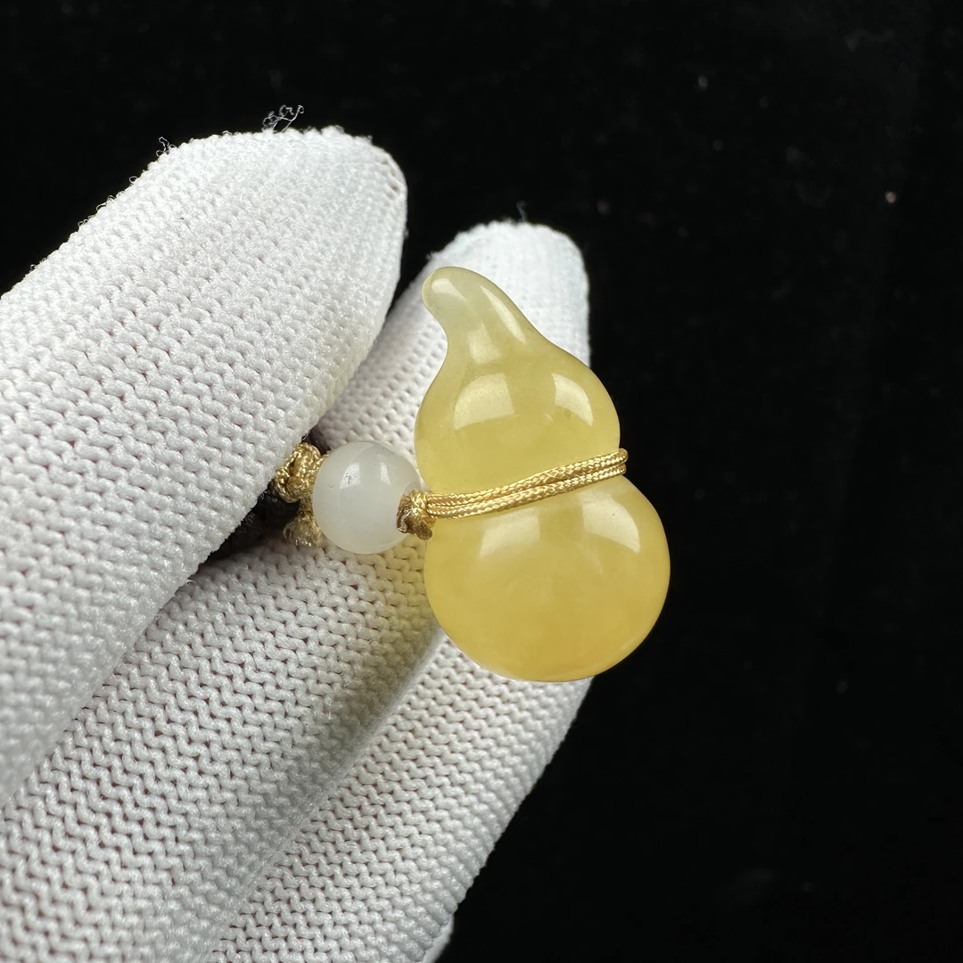 Y9981天然俄料蜜蜡葫芦吊坠13.5x23.7mm 2.1克 T006