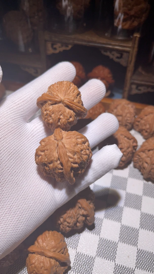 文玩核桃白狮子40