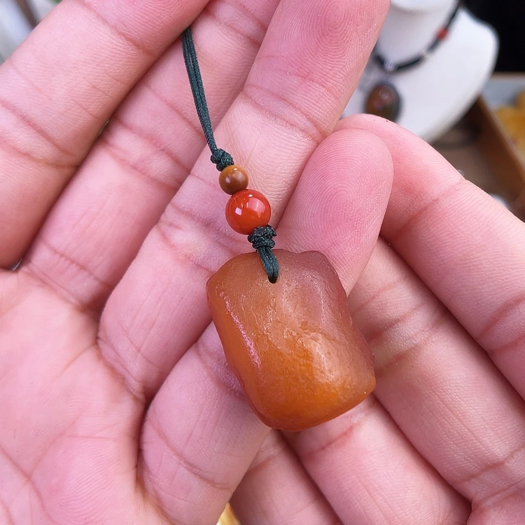 未镶嵌琥珀珠宝奇石