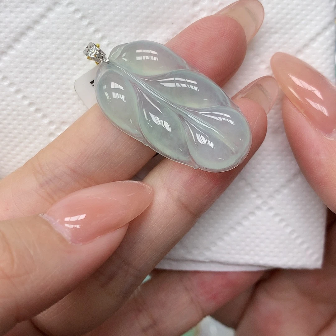 颈饰18K金镶嵌翡翠