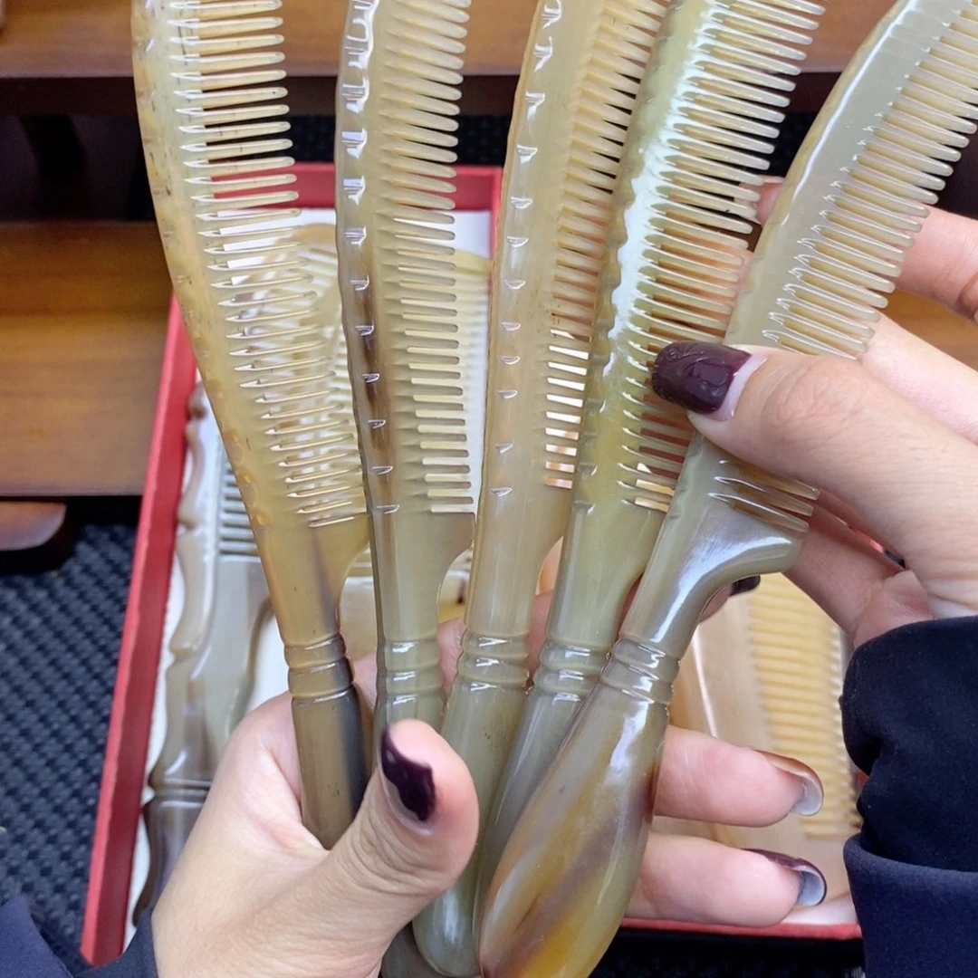 纯手工制作纯牛角梳子