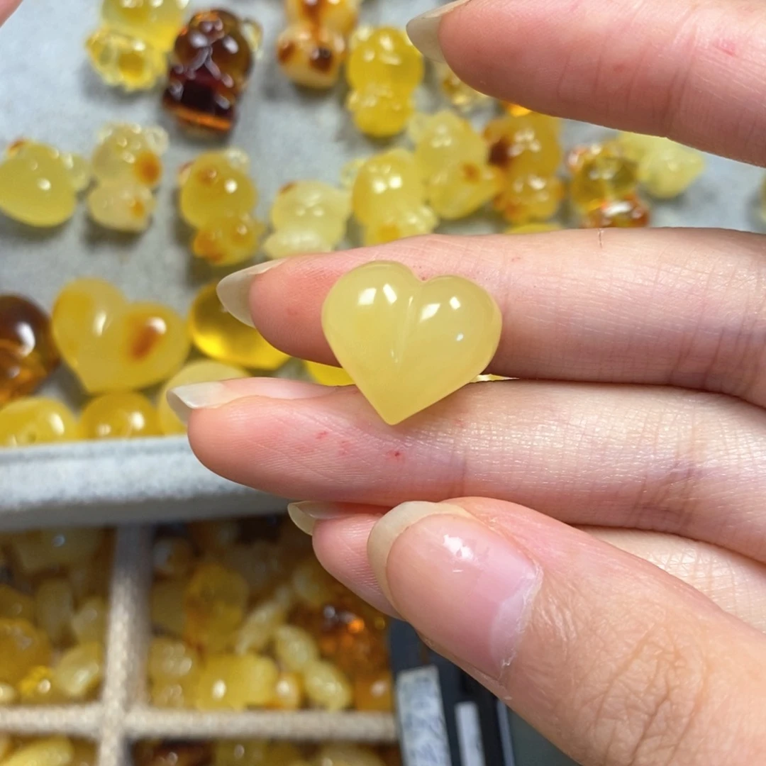 未镶嵌颈饰蜜蜡M****?屁桃