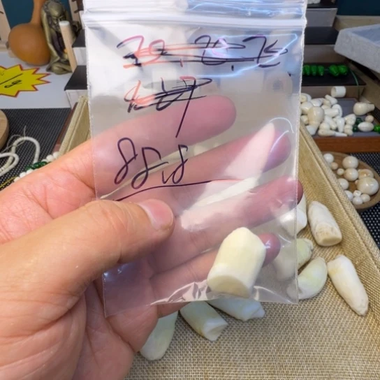 未镶嵌琥珀裸石特价处理