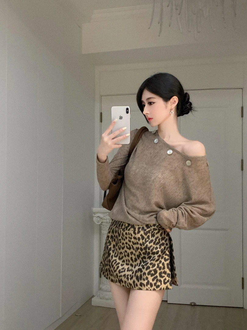纯欲风辣妹性感一字肩针织衫两穿斜肩上衣百搭豹纹裙裤甜辣风短裙