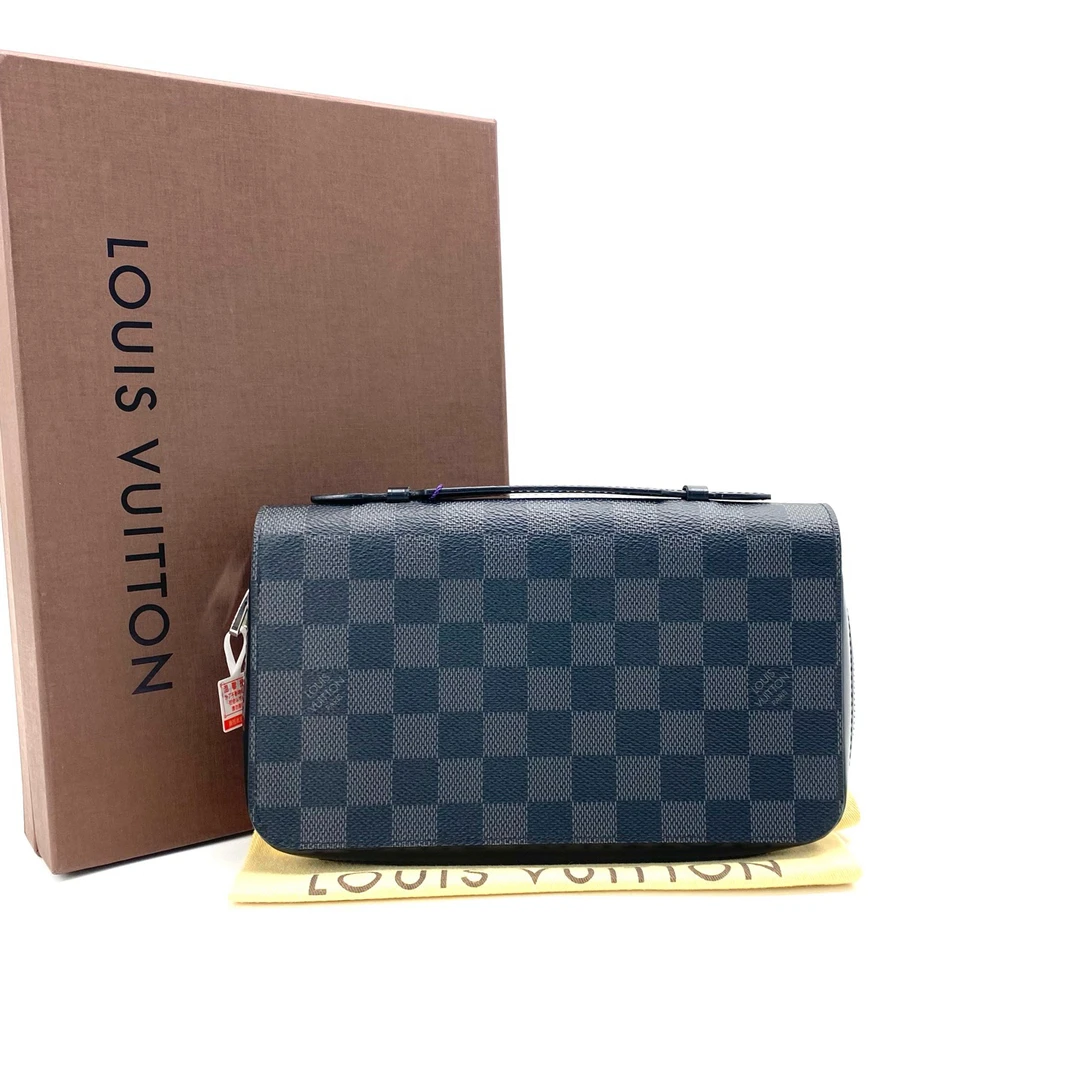 99新 LouisVuitton/路易威登 黑棋盘格拉链手拿包 尺寸22/13经典