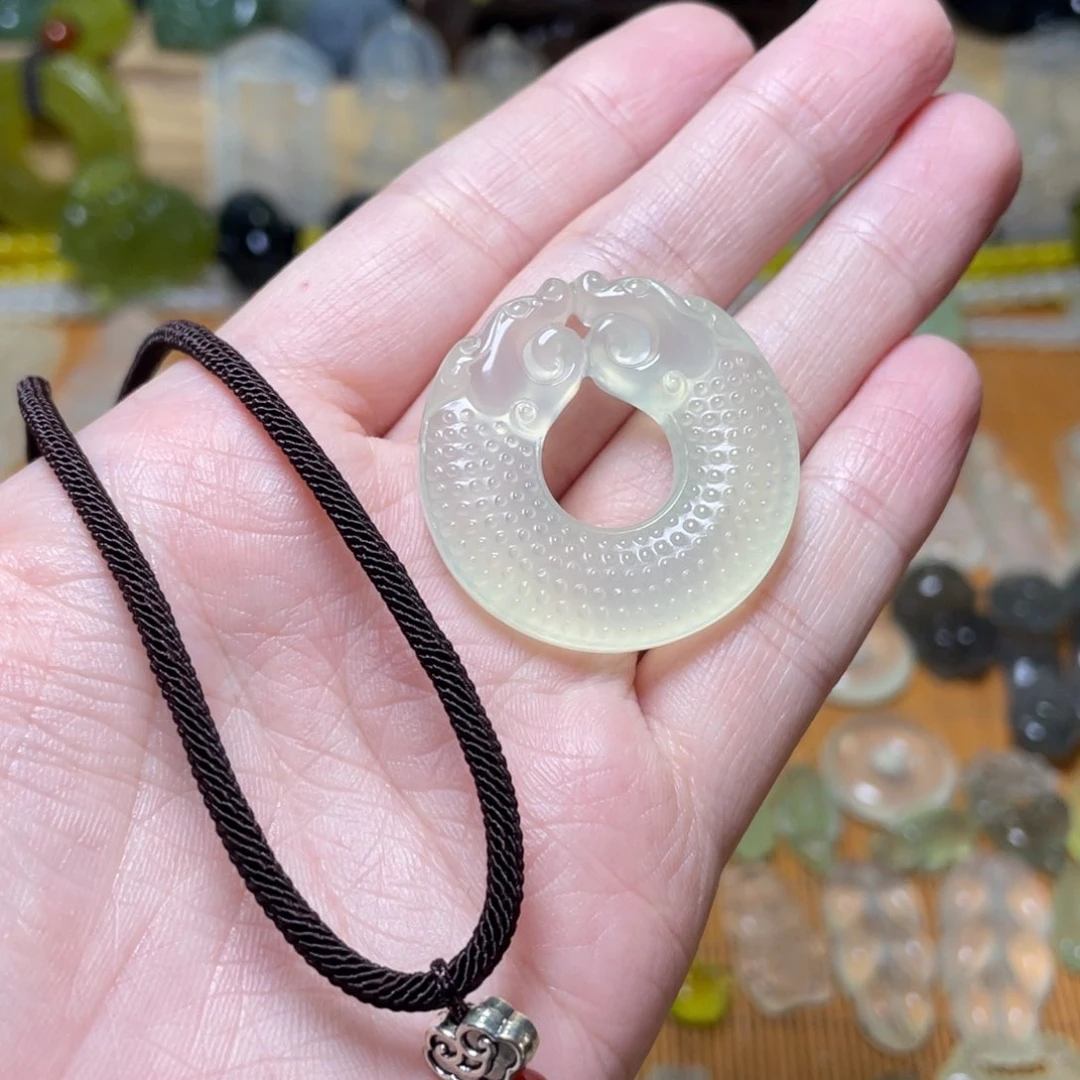 蛇纹石玉吊坠未镶嵌山**樨