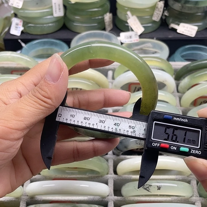 蛇纹石玉未镶嵌手镯171