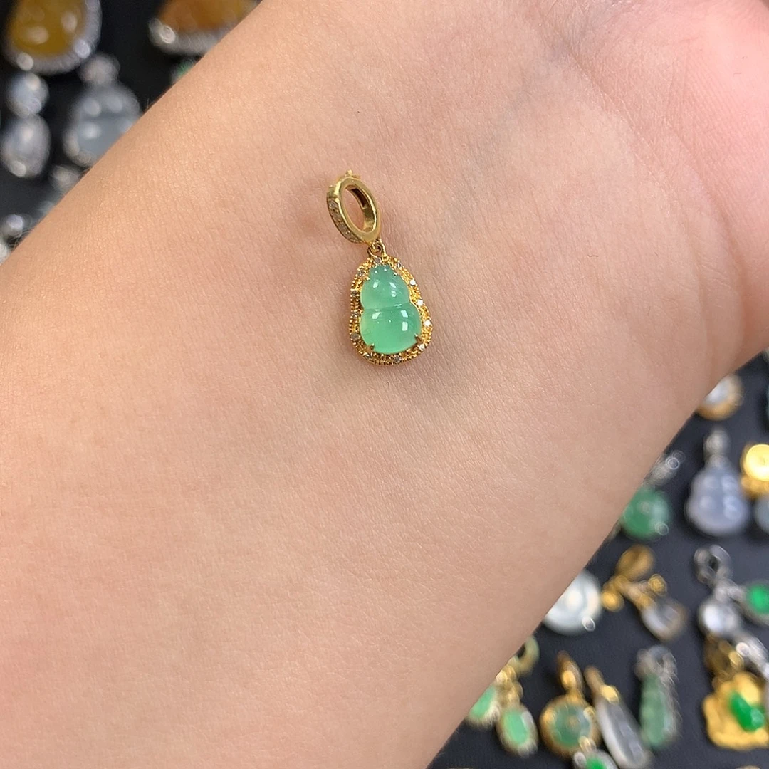 翡翠18K金镶嵌颈饰