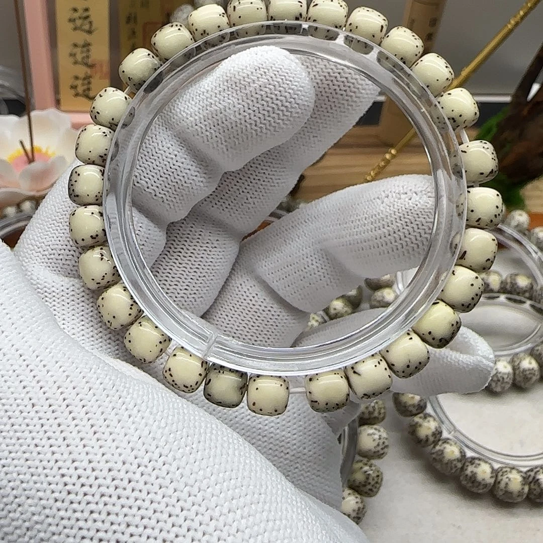 手串星月菩提卡7.6骨瓷白河豚