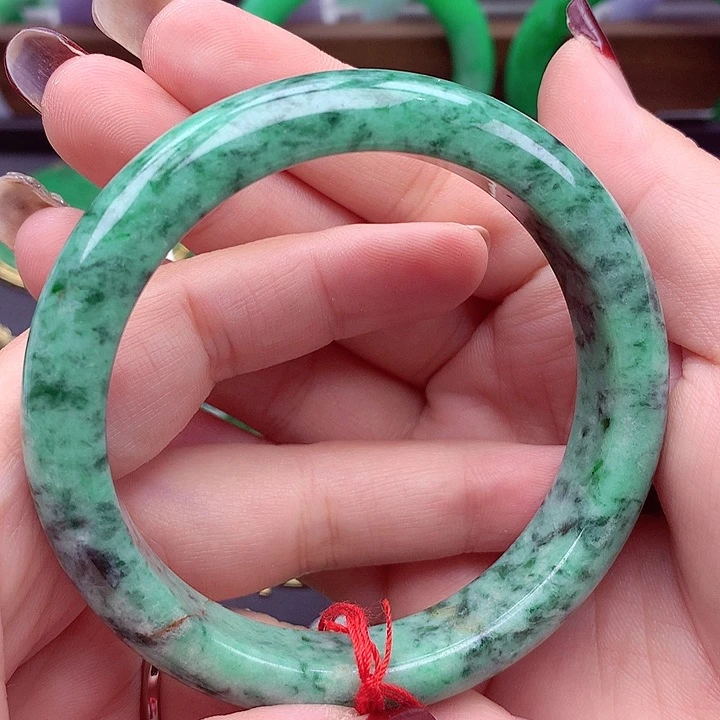 翡翠手镯未镶嵌翡翠