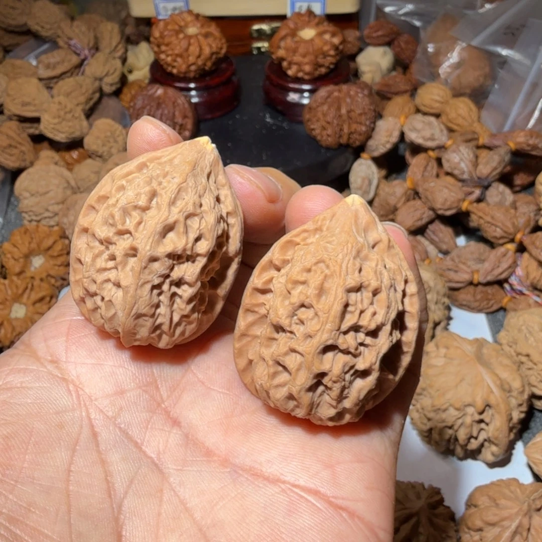 文玩核桃把件沈阳鸡心有黄尖35