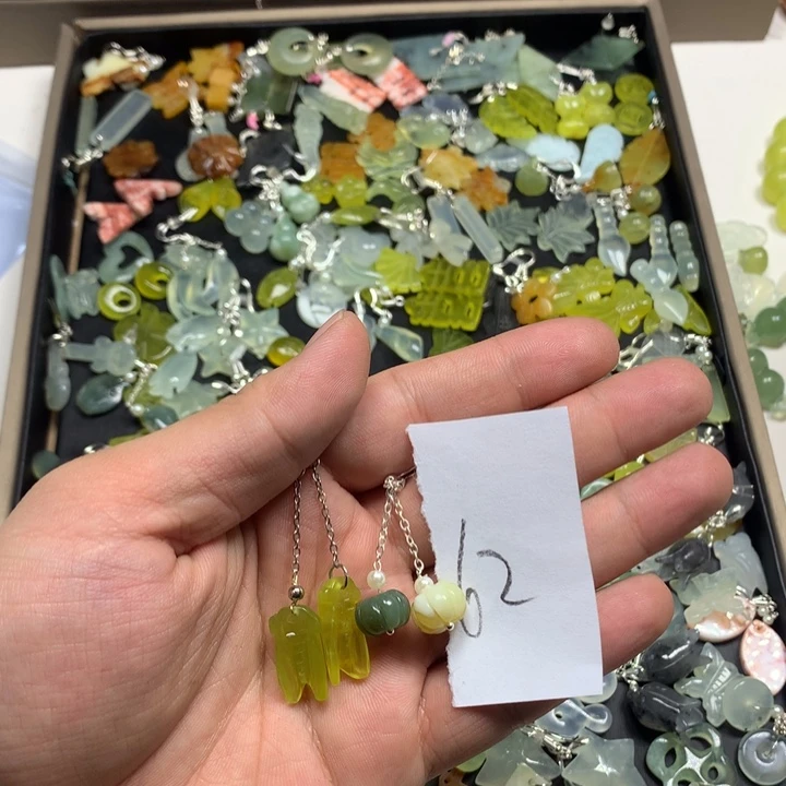 蛇纹石玉耳钉足银镀金镶嵌v*c