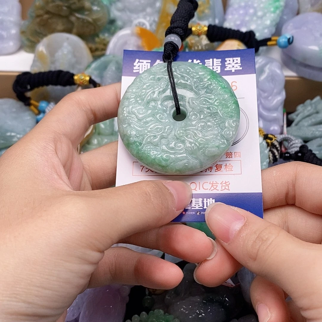 吊坠(不含链)未镶嵌翡翠