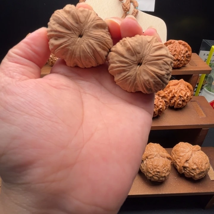 把件文玩核桃有黄