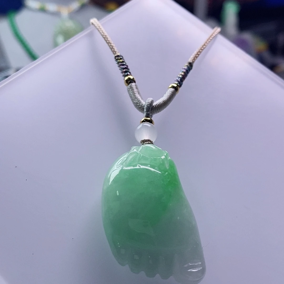 翡翠未镶嵌吊坠(赠链)