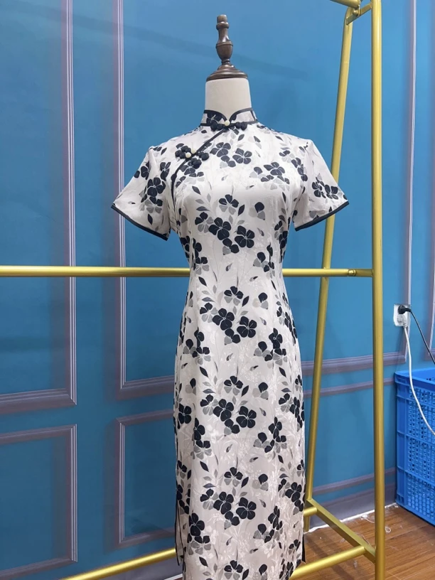 V-2672 芸生 丝缎提花 黑花 双层 夏款年轻款改良旗袍110cm长款