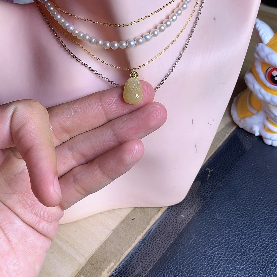 颈饰18K金镶嵌翡翠