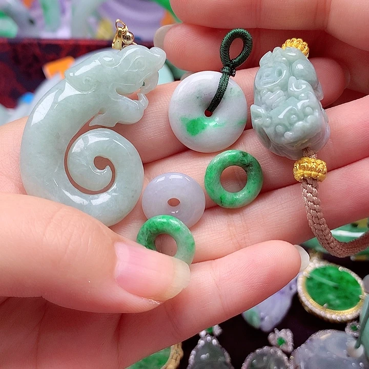 翡翠未镶嵌颈饰翡翠