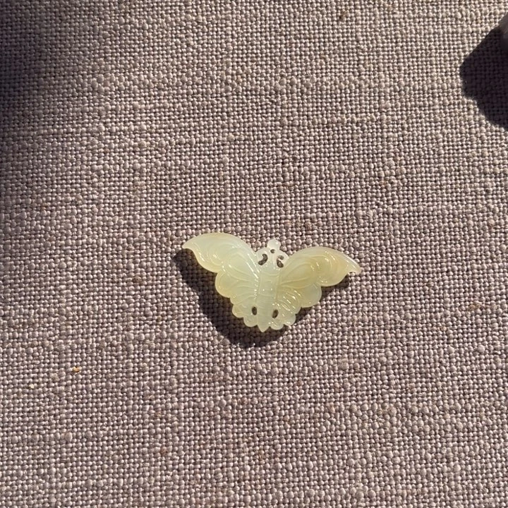 哆***烧和田玉未镶嵌颈饰