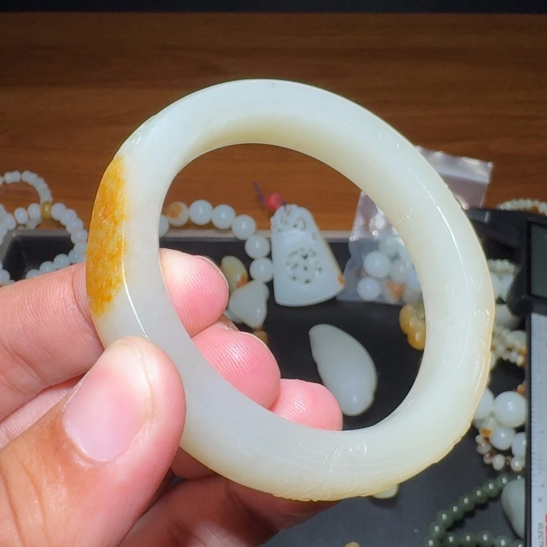 因***你颈饰未镶嵌和田玉