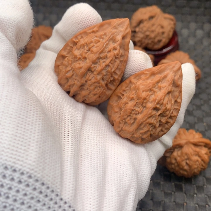 最**皮33九龙鸭嘴儿文玩核桃狮子头