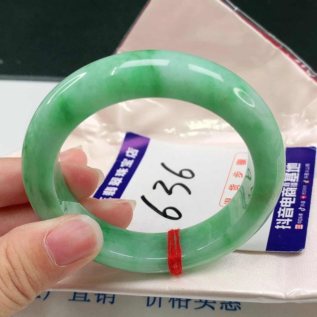 翡翠手镯未镶嵌翡翠