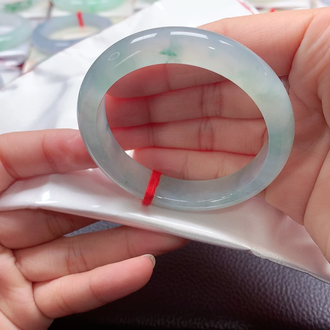 翡翠手镯未镶嵌天然A货翡翠