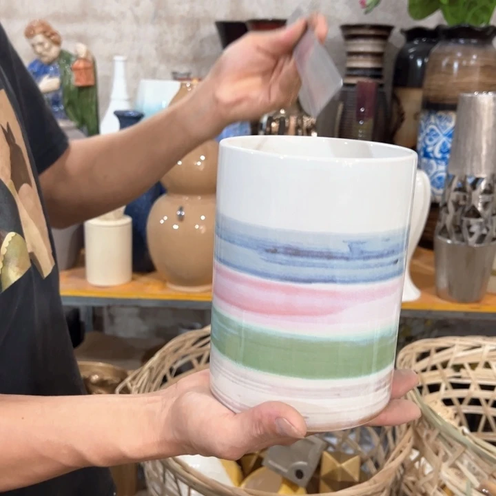 陶瓷花瓶微瑕捡漏出高18口12公分