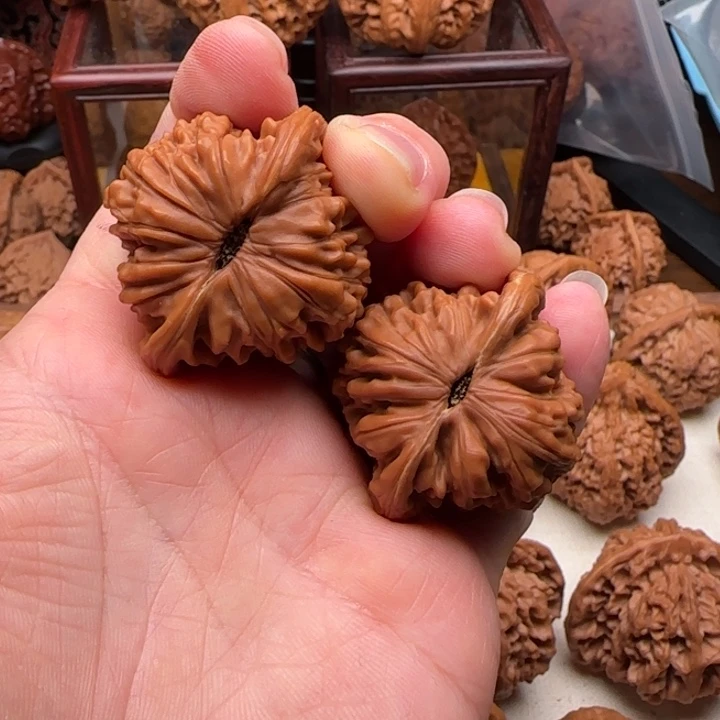 桃核把件星***、四座楼哥哥哥