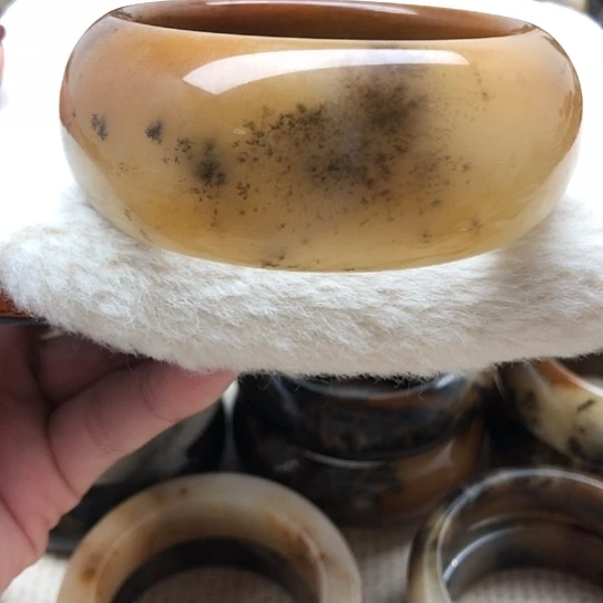 石英质玉未镶嵌手镯58大加口径380米