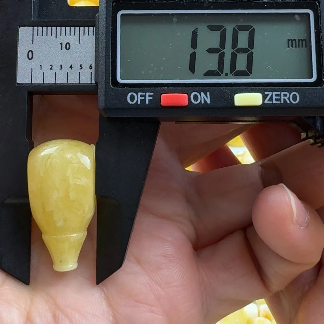 蜜蜡未镶嵌裸石30杂
