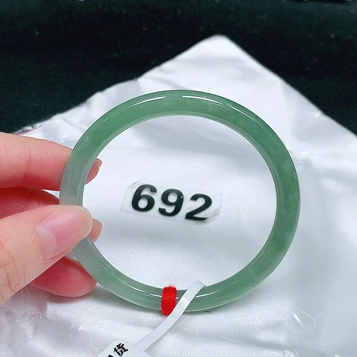 翡翠未镶嵌手镯（圆镯）