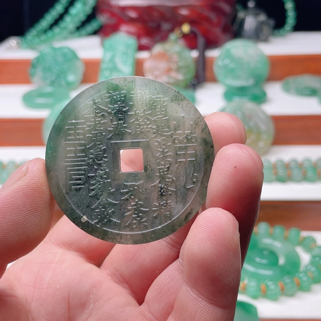 颈饰未镶嵌石英质玉