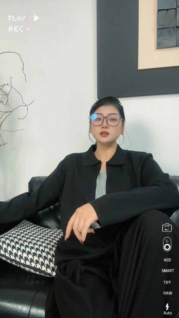 SHUANG洲：大码微胖翻领假两件细针织假两件上衣