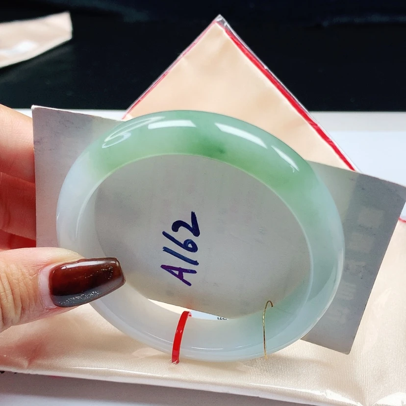 【闪购商品】翡翠手镯未镶嵌 正圈56+