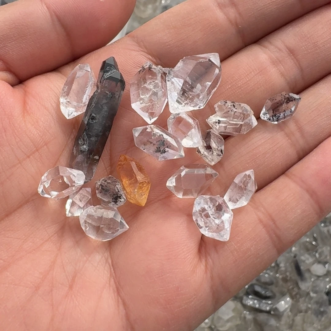 小***学石材闪灵的小可爱