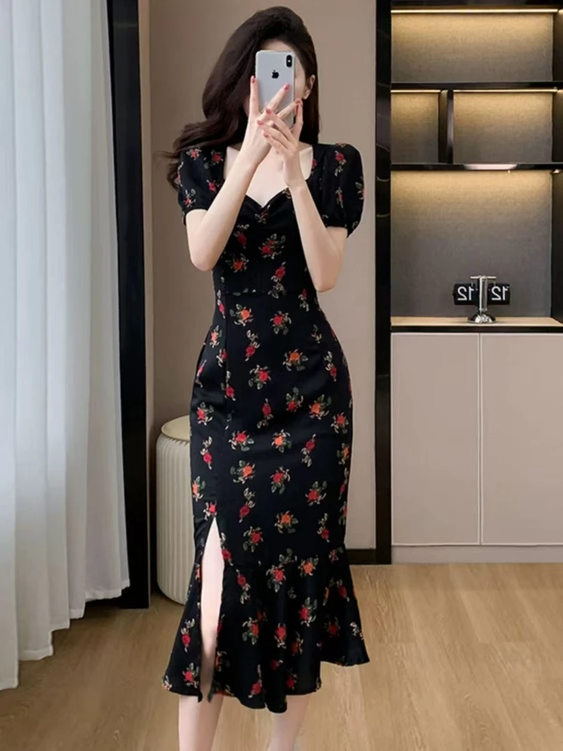 2025年夏季新款法式洋气显瘦碎花连衣裙女方领泡泡袖开叉鱼尾长裙