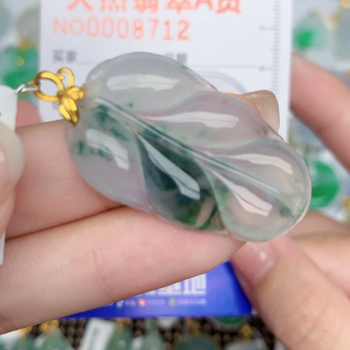 完***赵颈饰18K金镶嵌翡翠叶子