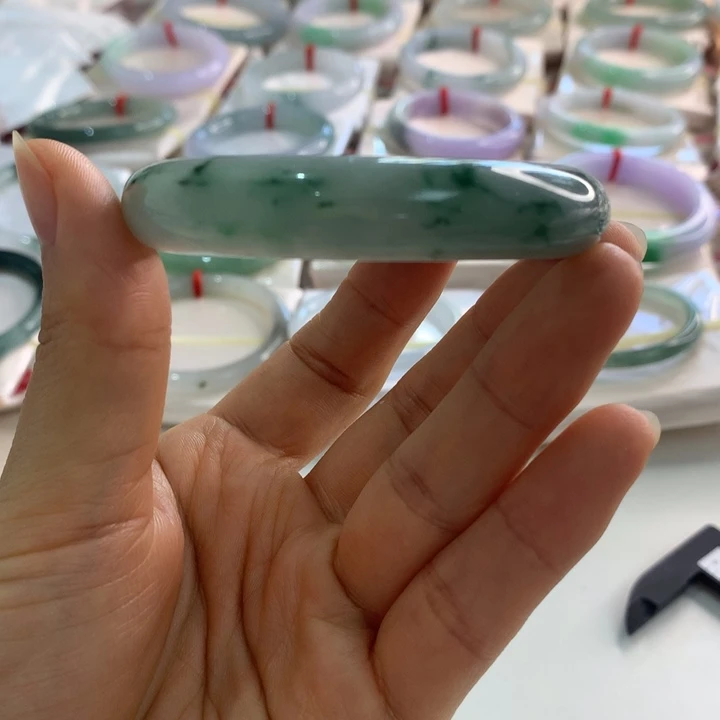 翡翠未镶嵌手镯贵妃55飘花