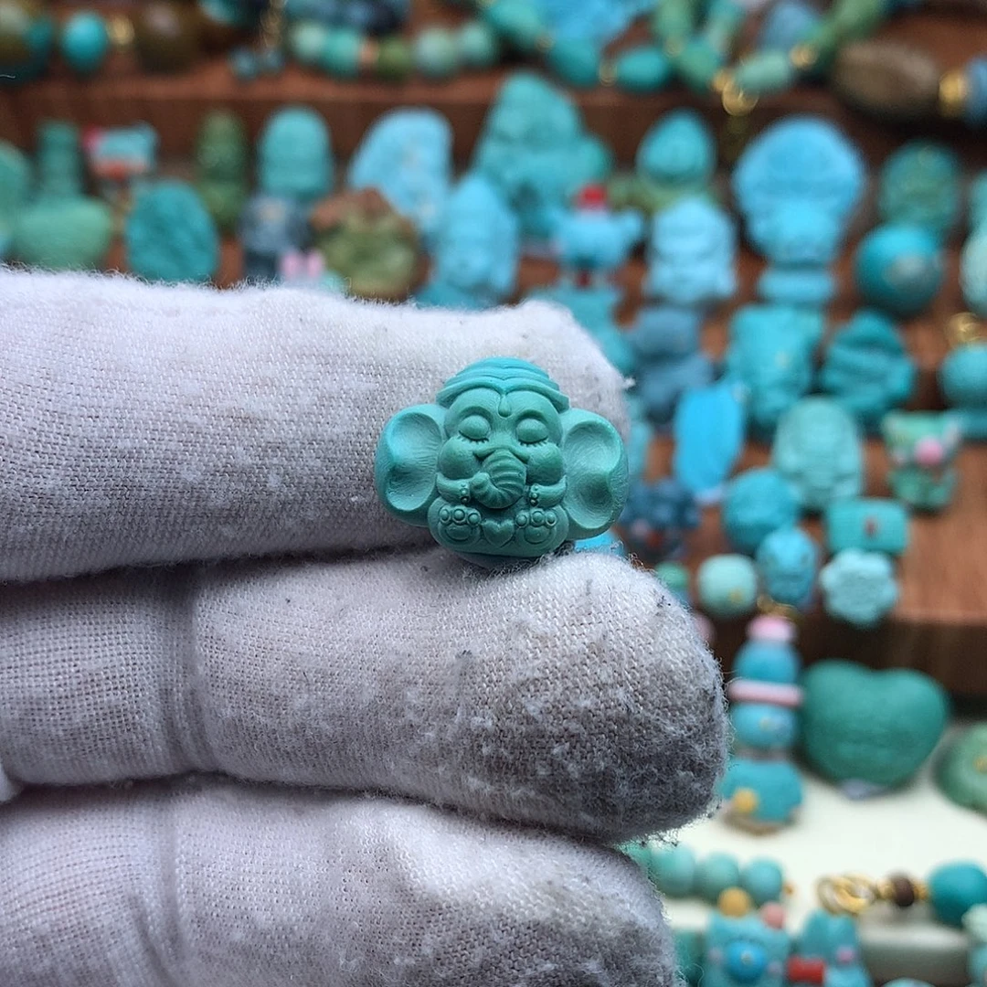 绿松石未镶嵌颈饰