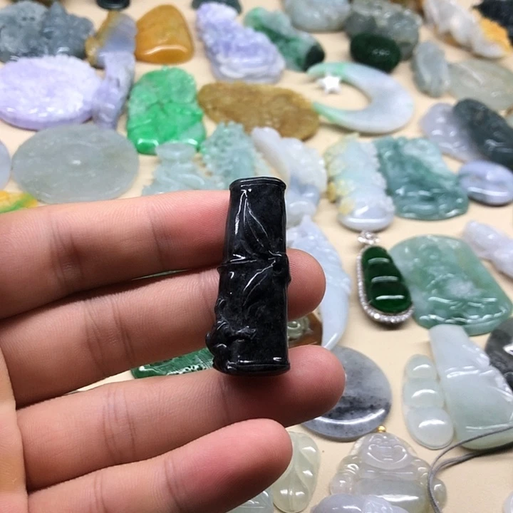 翡翠未镶嵌颈饰链接