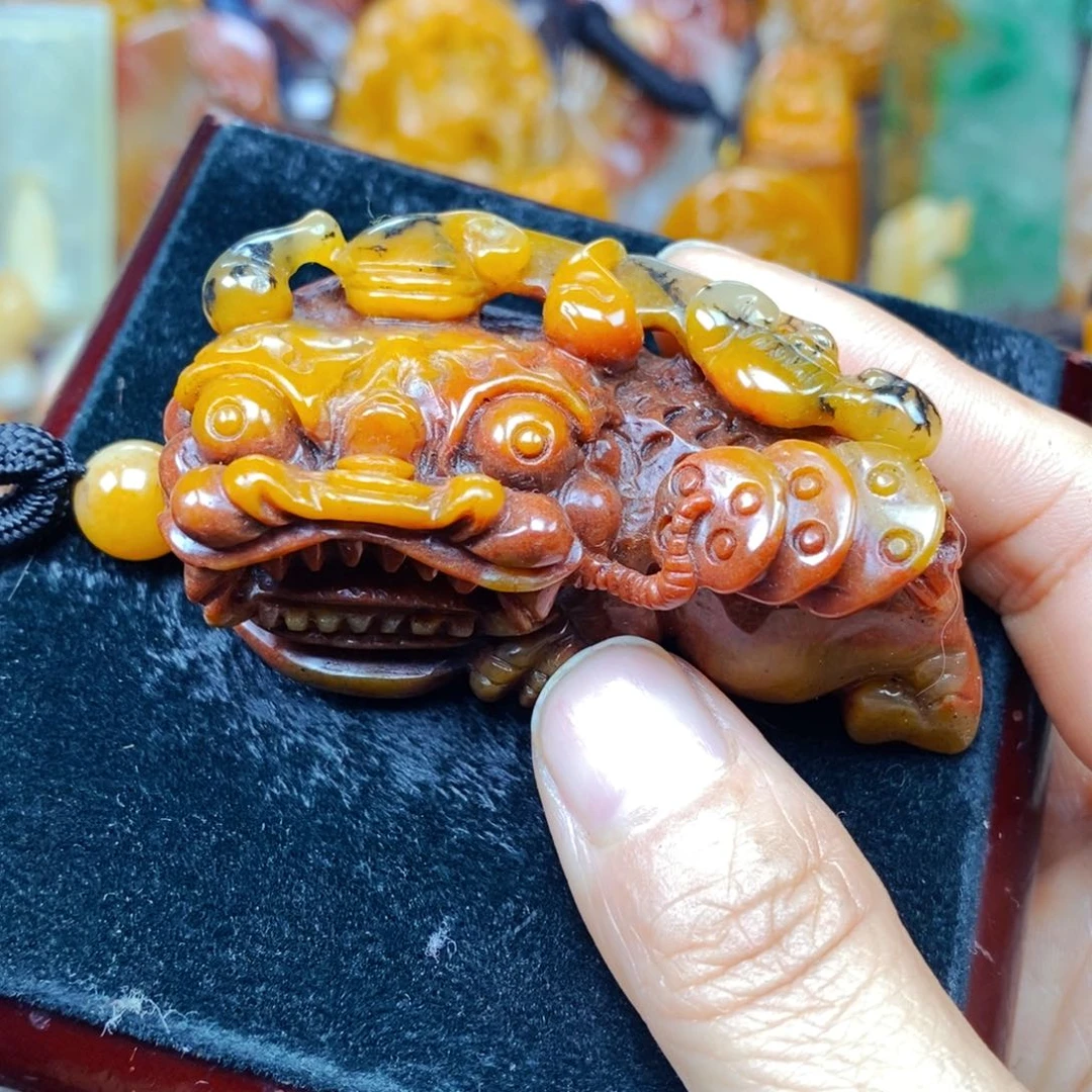 石英质玉（黄龙玉）未镶嵌颈饰