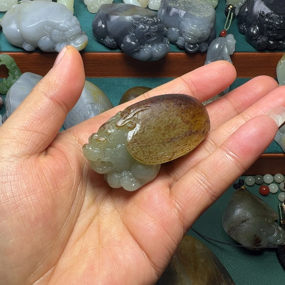 和田玉未镶嵌把件