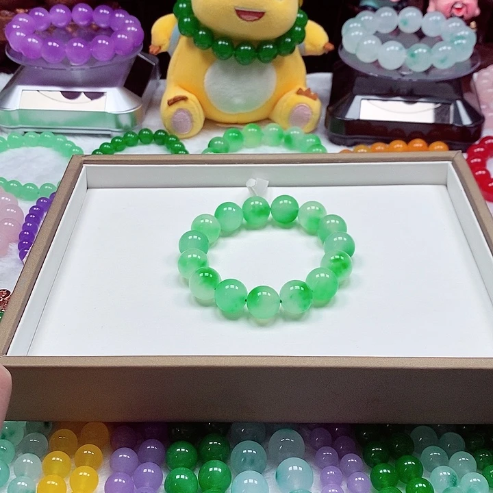 Q***g飘绿14+。    15颗
