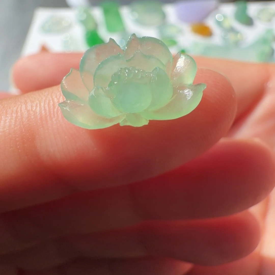定制翡翠未镶嵌冰种甜绿莲花