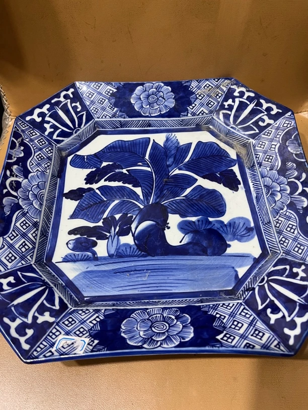 舶来精美玩字底款青花四方盘（31cm*31*8cm)年代痕迹介意勿拍
